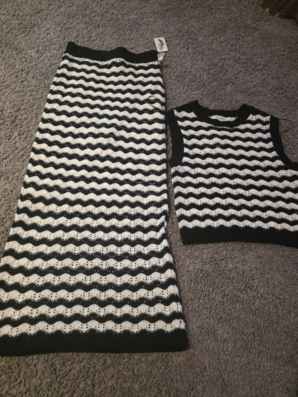 Jessica Simpson Black and White Knit Skirt and Sleeveless Top Matching Set
